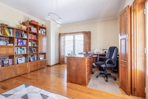 Moradia T4 para venda