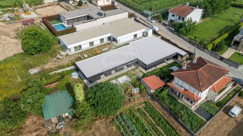 Moradia T4 para venda