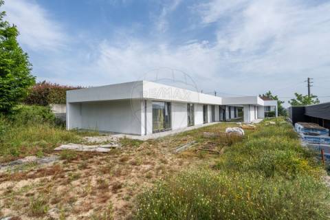 Moradia T4 para venda