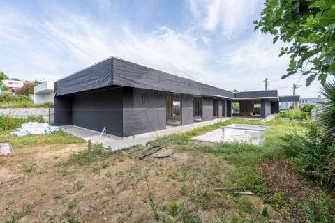 Moradia T4 para venda