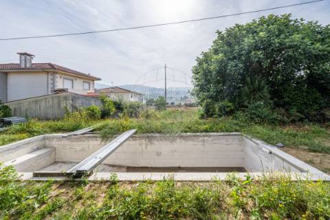 Moradia T4 para venda