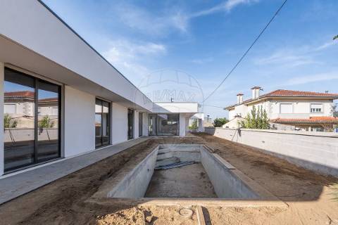 Moradia T4 para venda