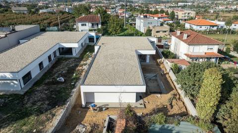 Moradia T4 para venda