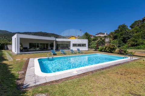 Moradia T4 para venda