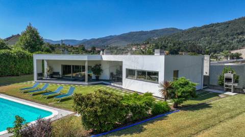 Moradia T4 para venda