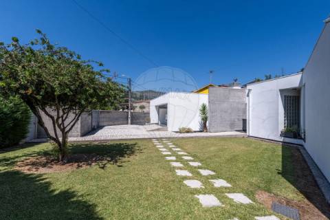 Moradia T4 para venda