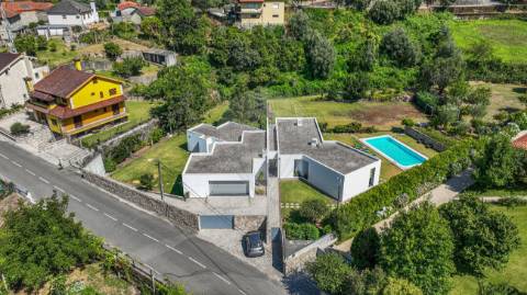 Moradia T4 para venda