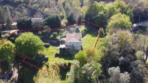 Moradia T4 para venda