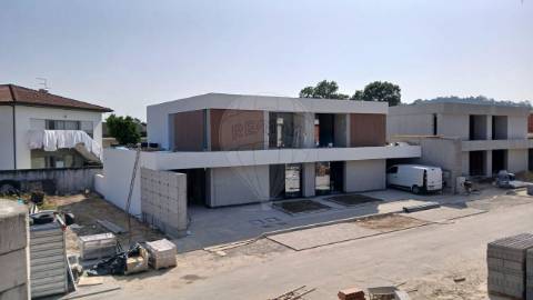 Moradia T4 para venda