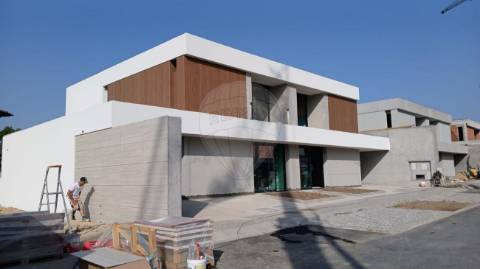 Moradia T4 para venda