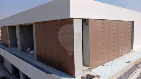 Moradia T4 para venda