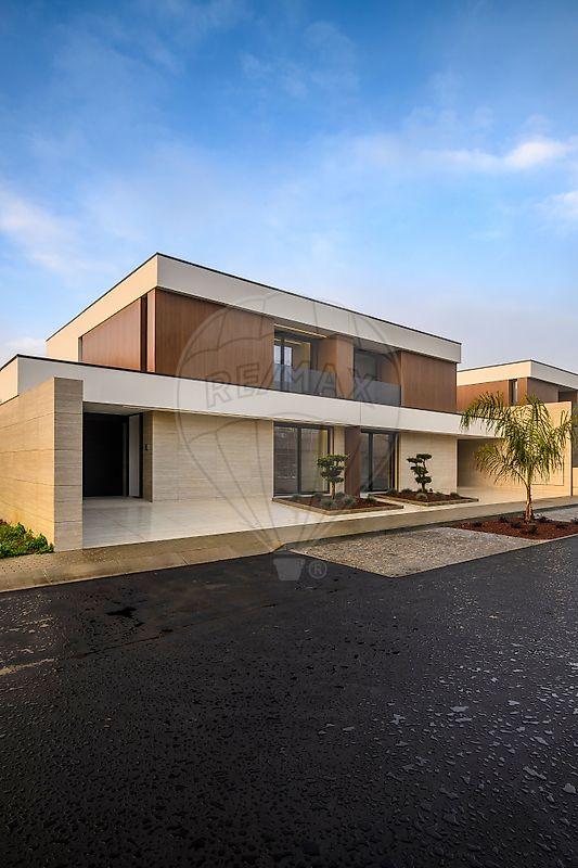 Moradia T4 para venda