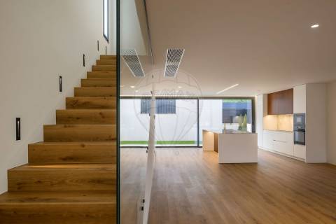 Moradia T4 para venda