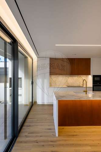 Moradia T4 para venda