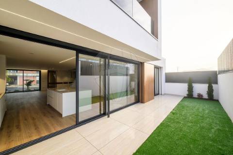 Moradia T4 para venda