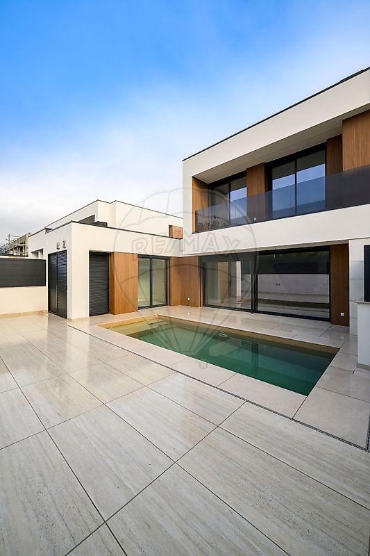 Moradia T4 para venda