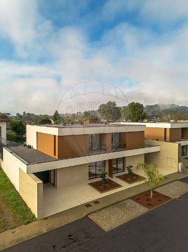 Moradia T4 para venda