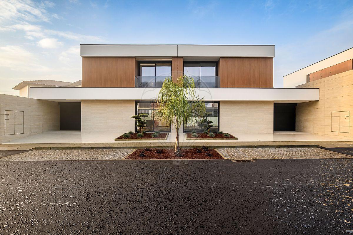 Moradia T4 para venda