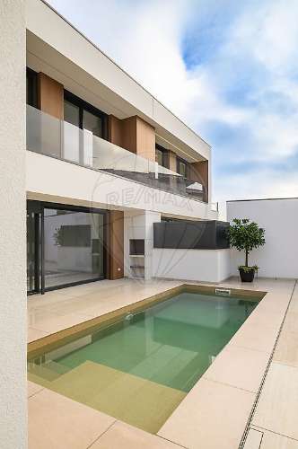 Moradia T4 para venda