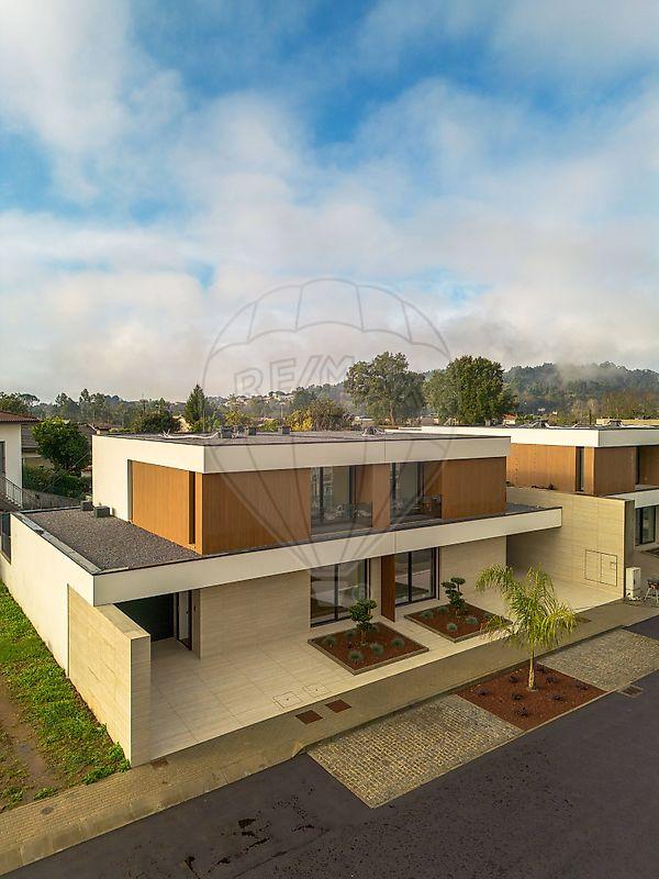 Moradia T4 para venda