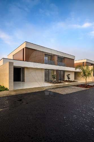 Moradia T4 para venda