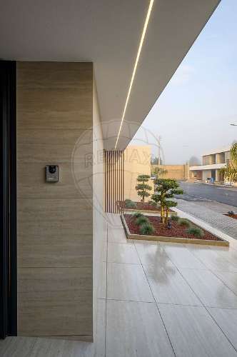 Moradia T4 para venda