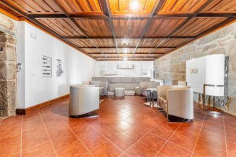 Moradia T5 para venda