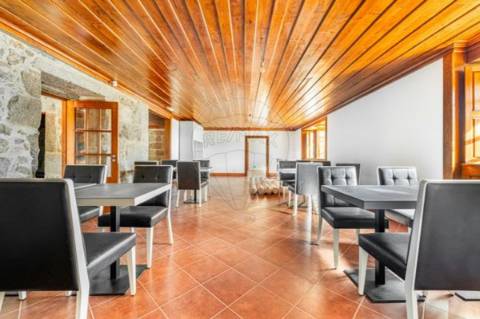 Moradia T5 para venda