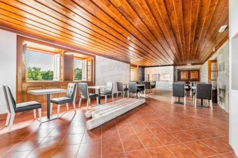 Moradia T5 para venda