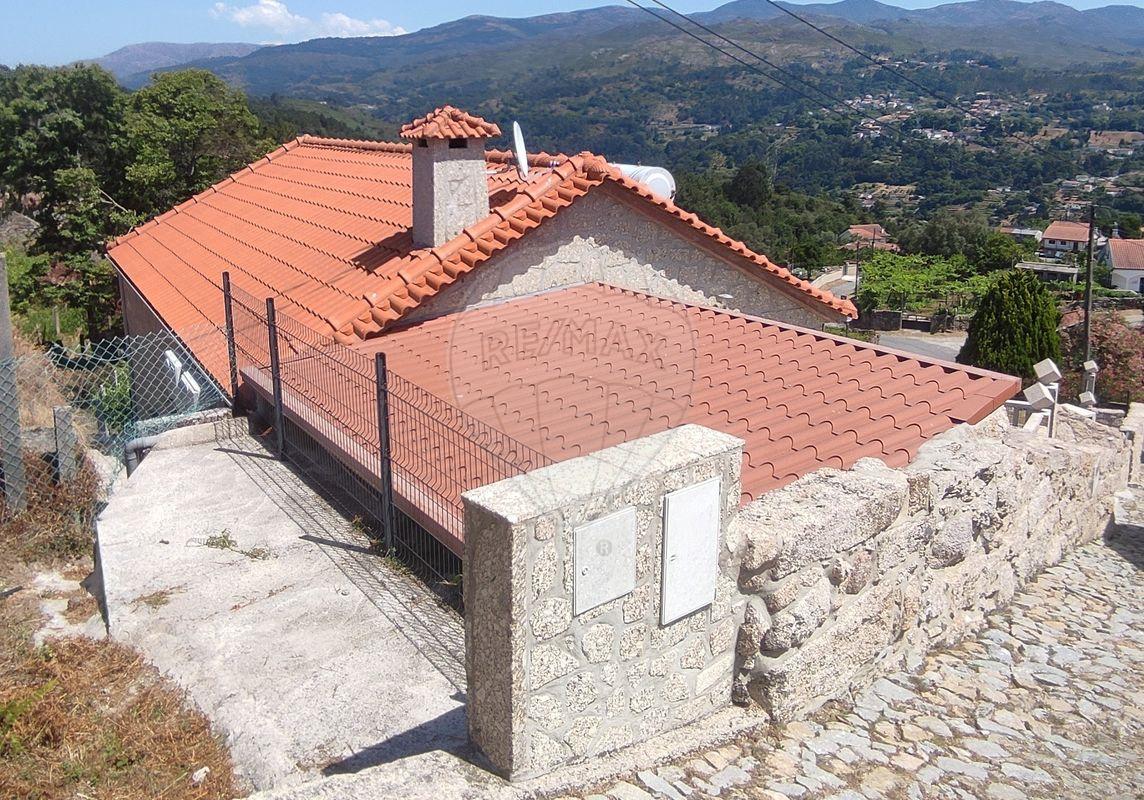 Moradia T4 para arrendamento