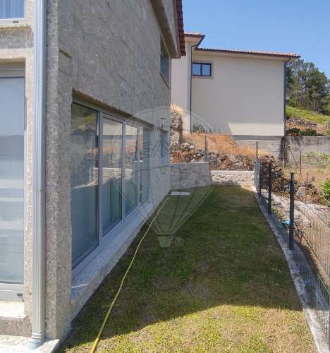 Moradia T4 para arrendamento