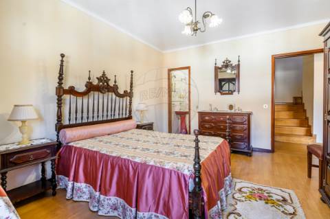 Moradia T4 para venda