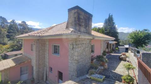 Moradia T4 para arrendamento