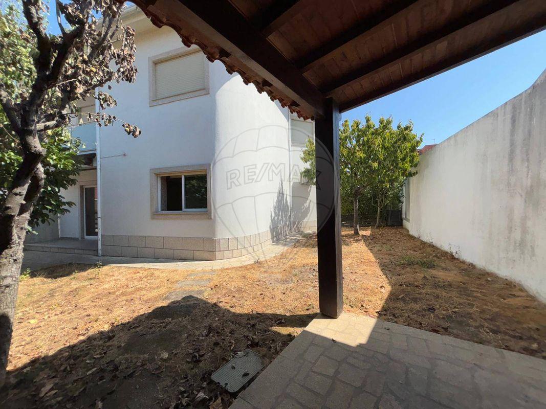 Moradia T3 para arrendamento