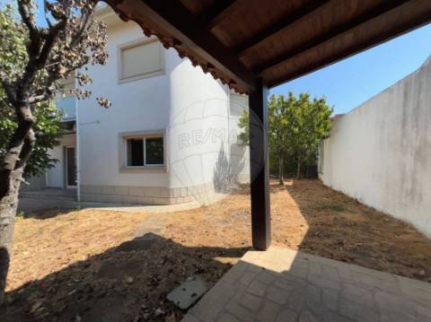 Moradia T3 para arrendamento