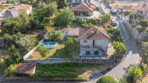 Moradia T4 para venda