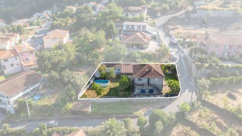 Moradia T4 para venda