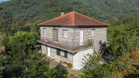 Moradia T4 para venda