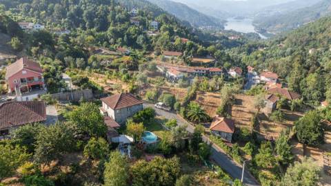 Moradia T4 para venda