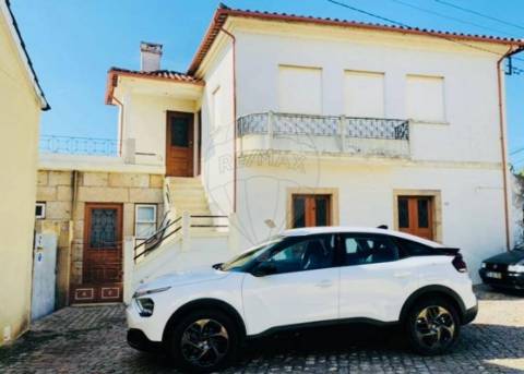 Moradia T4 para venda