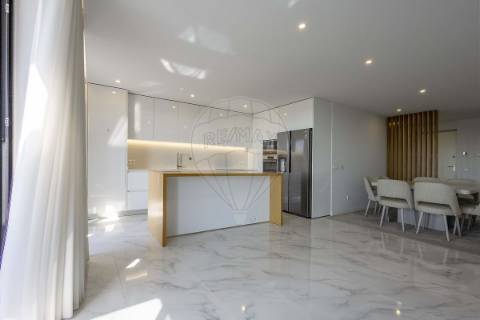 Apartamento T4 para venda