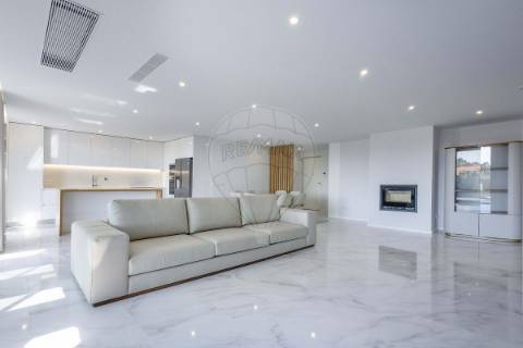 Apartamento T4 para venda