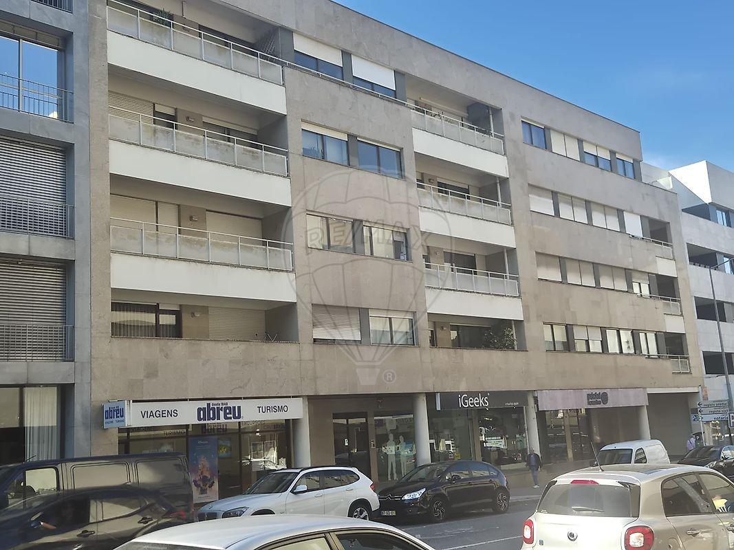 Apartamento T4 para arrendamento