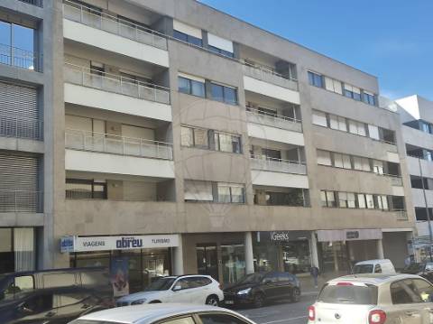 Apartamento T4 para arrendamento