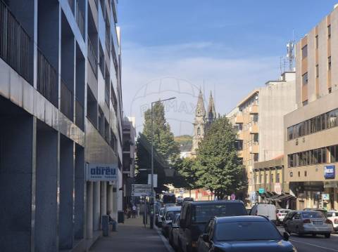 Apartamento T4 para arrendamento