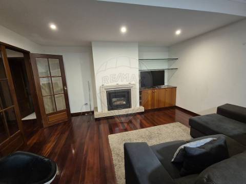 Apartamento T4 para arrendamento