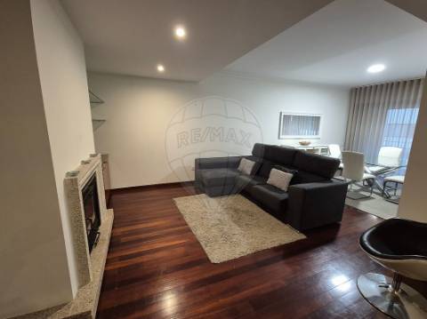 Apartamento T4 para arrendamento