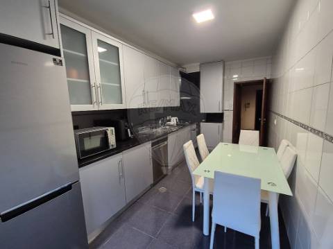 Apartamento T4 para arrendamento