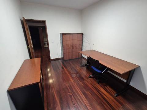 Apartamento T4 para arrendamento