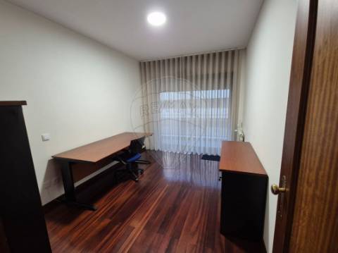 Apartamento T4 para arrendamento